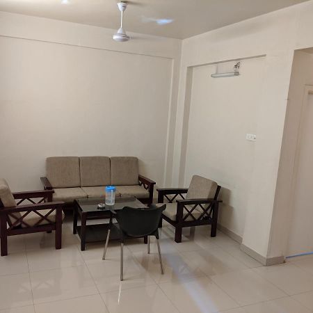 Suryavilla Hotel Poona Buitenkant foto