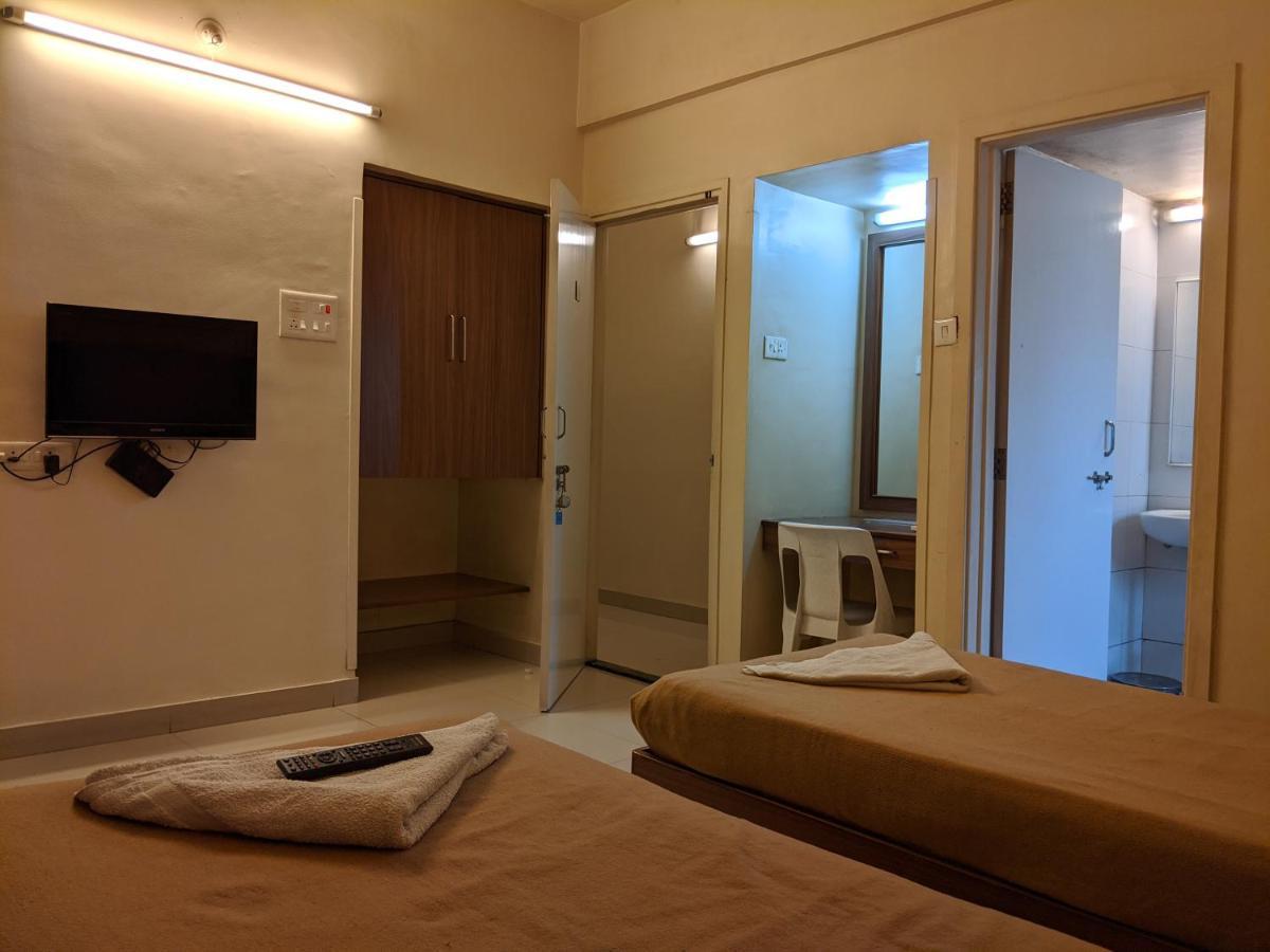 Suryavilla Hotel Poona Buitenkant foto