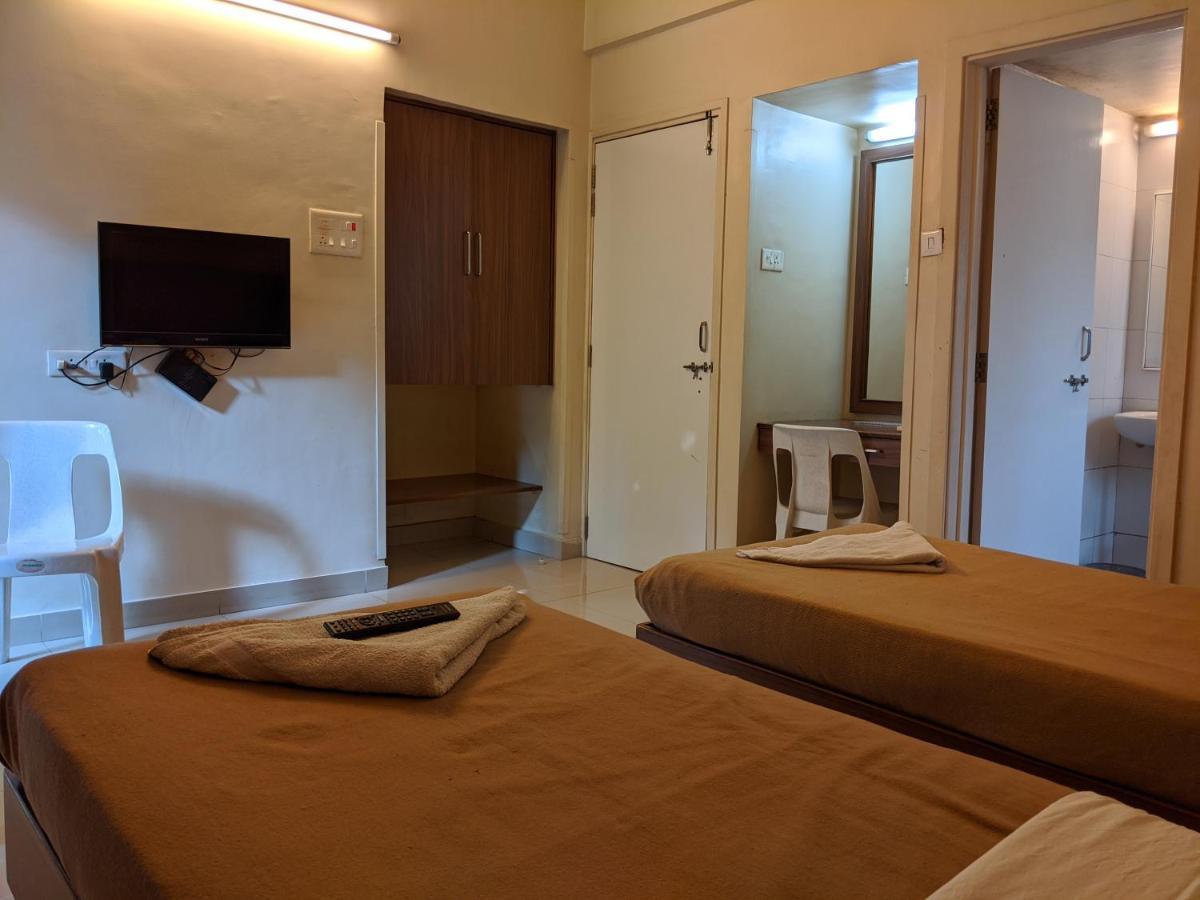 Suryavilla Hotel Poona Buitenkant foto