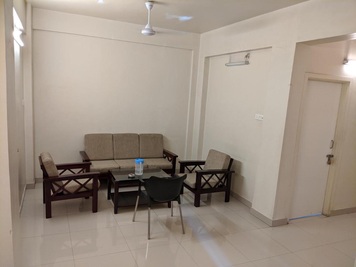 Suryavilla Hotel Poona Buitenkant foto