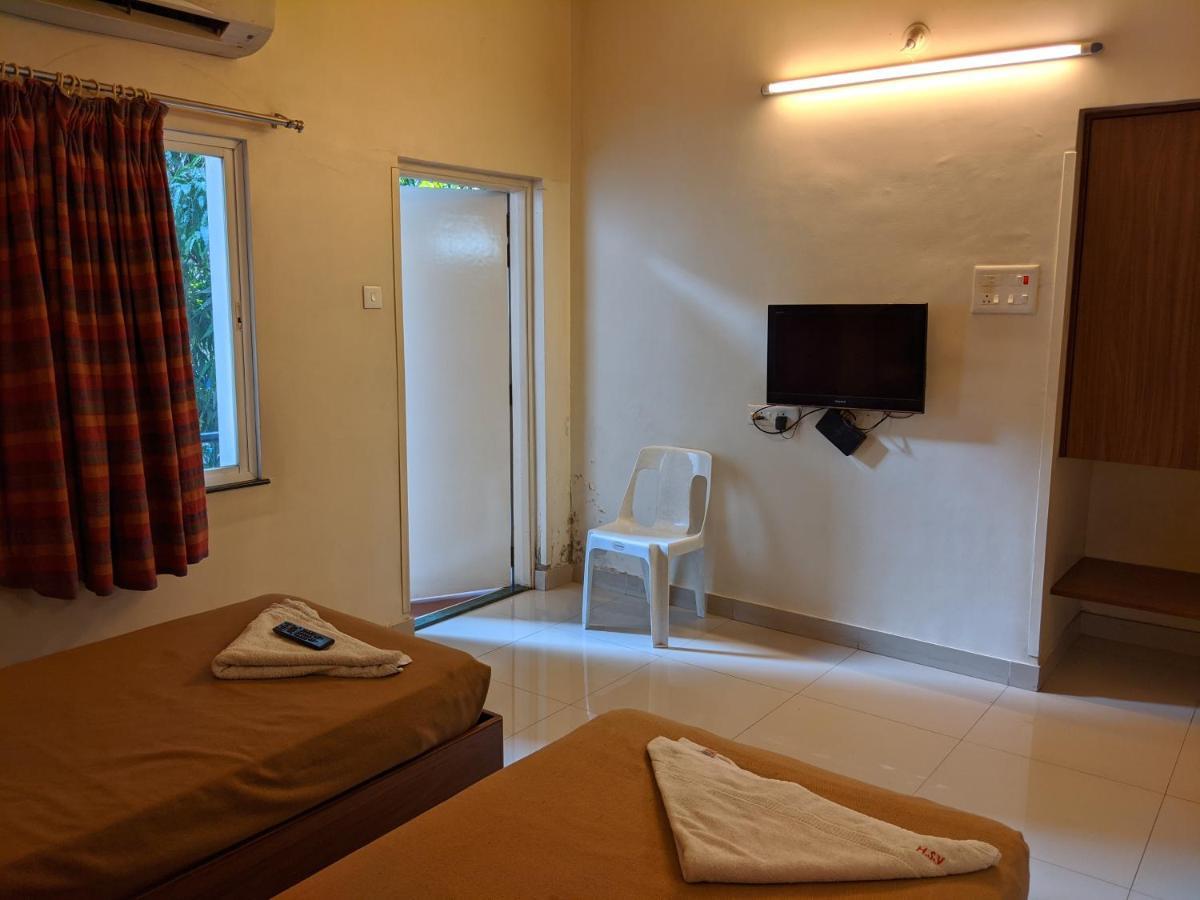 Suryavilla Hotel Poona Buitenkant foto