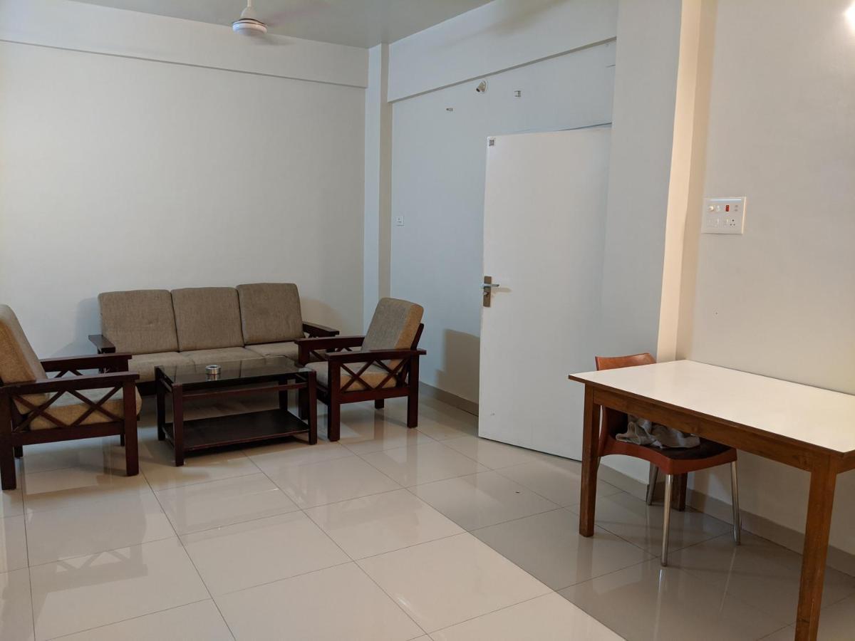 Suryavilla Hotel Poona Buitenkant foto