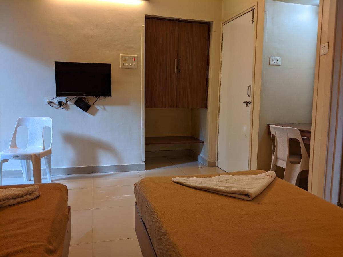 Suryavilla Hotel Poona Buitenkant foto